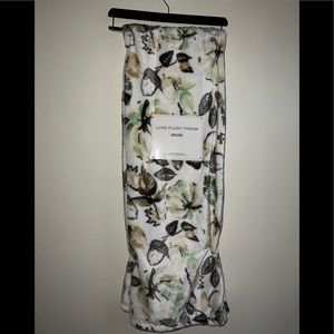 Luxe Plush Throw blanket 50’’X70’’